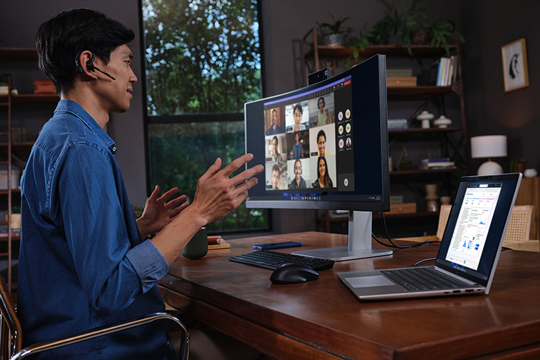 HP EliteBook 8 G1i 14 – Produkt in Nutzung – Telefonkonferenz_1 
